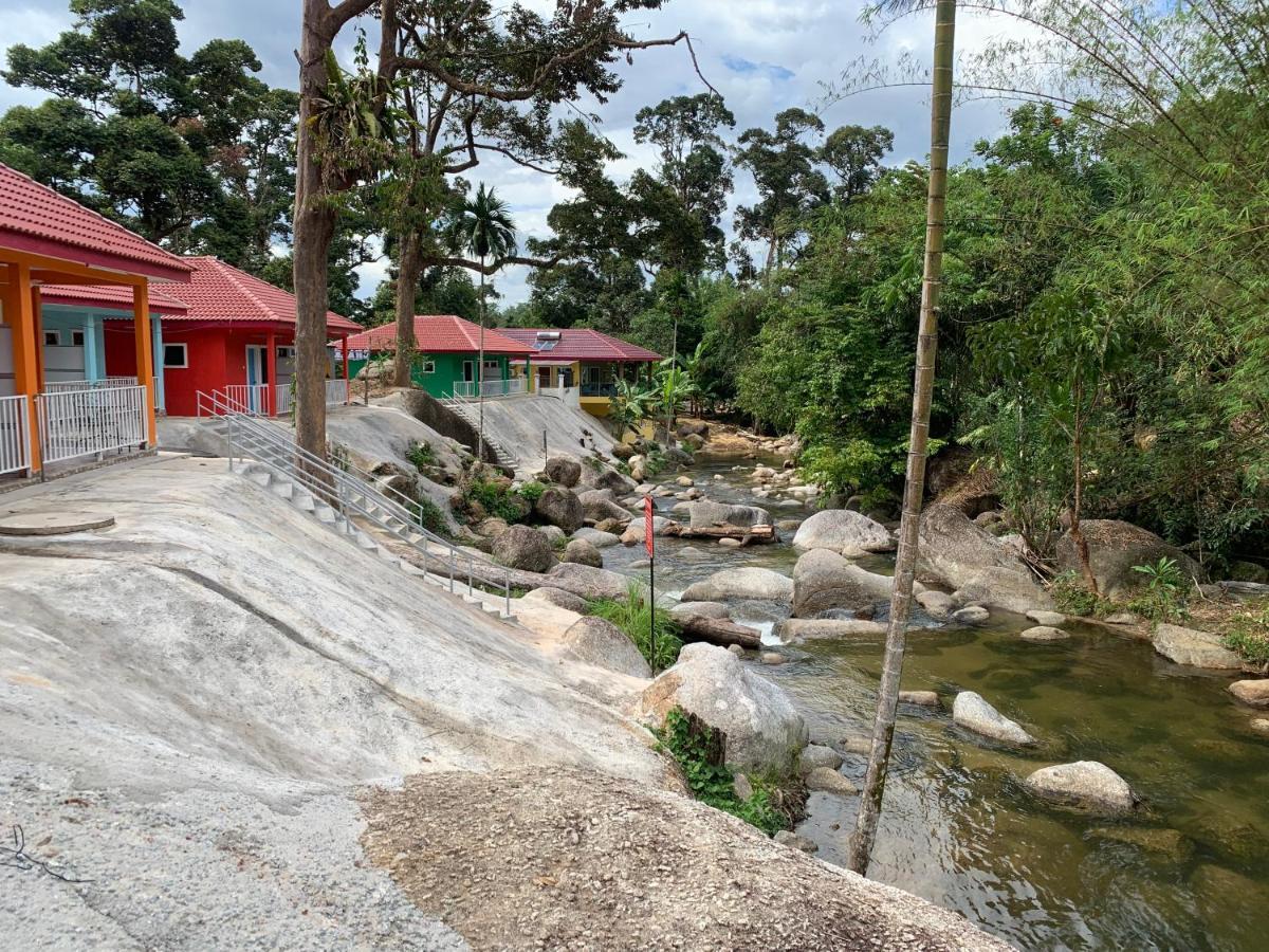 Chalet Latip D'Ayer Itam Otel Kampong Ayer Hitam  Dış mekan fotoğraf